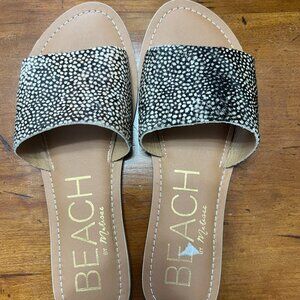 Beach by Matisse Cabana Black White Spotted Calf Hair Slide Sandals Womens 8
